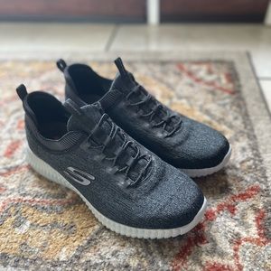 Men’s sketchers shoes size 9